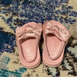 Satin bow baby slides